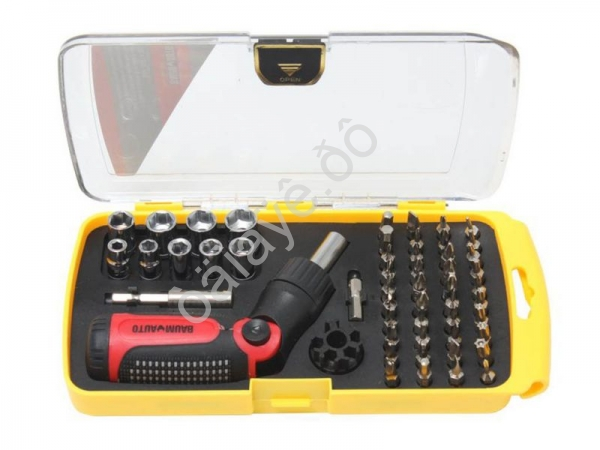 Отвертка реверсивная поворотная, с комплектом бит и головок (53пр.)в пластиковом футляре. BaumAuto